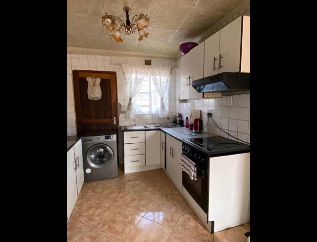 6 BEDROOM HOUSE FOR SALE IN TEMBISA CENTRAL